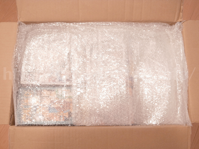 ダンボールを開けてみるとこんな感じ